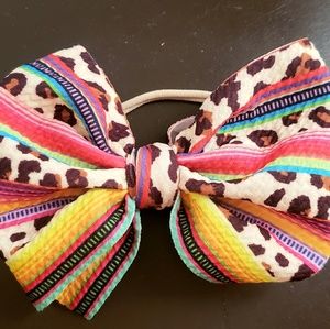 Bow on nylon
